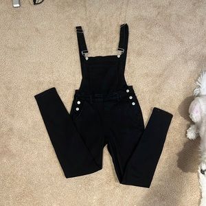 BLACK SKINNY OVERALLS